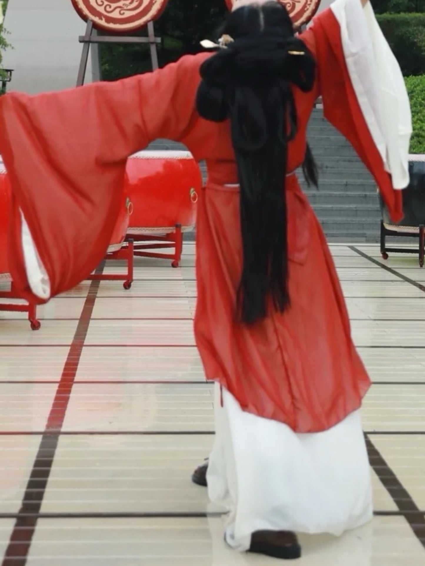 New North and South Dynasty restoration Wei Jin style Hanbok female big sleeve cross neck heteromorphic round robe broken skirt models red martial arts female style Hanfu
