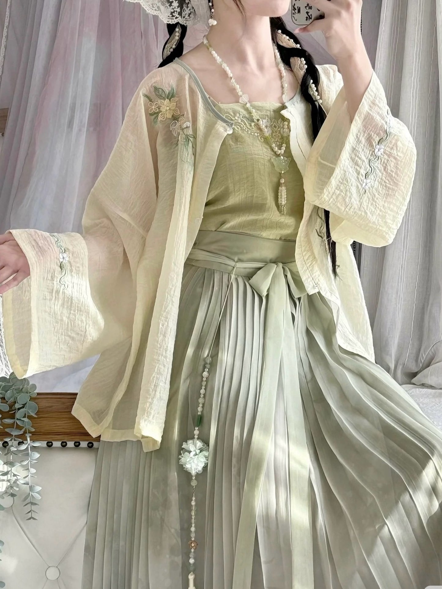 Hanfu Modified Women Amoy Pleated Skirt Round Neck Shirt Embroidery Breathable Fresh Daily Set (Tunic + Suspenders + Half Skirt)