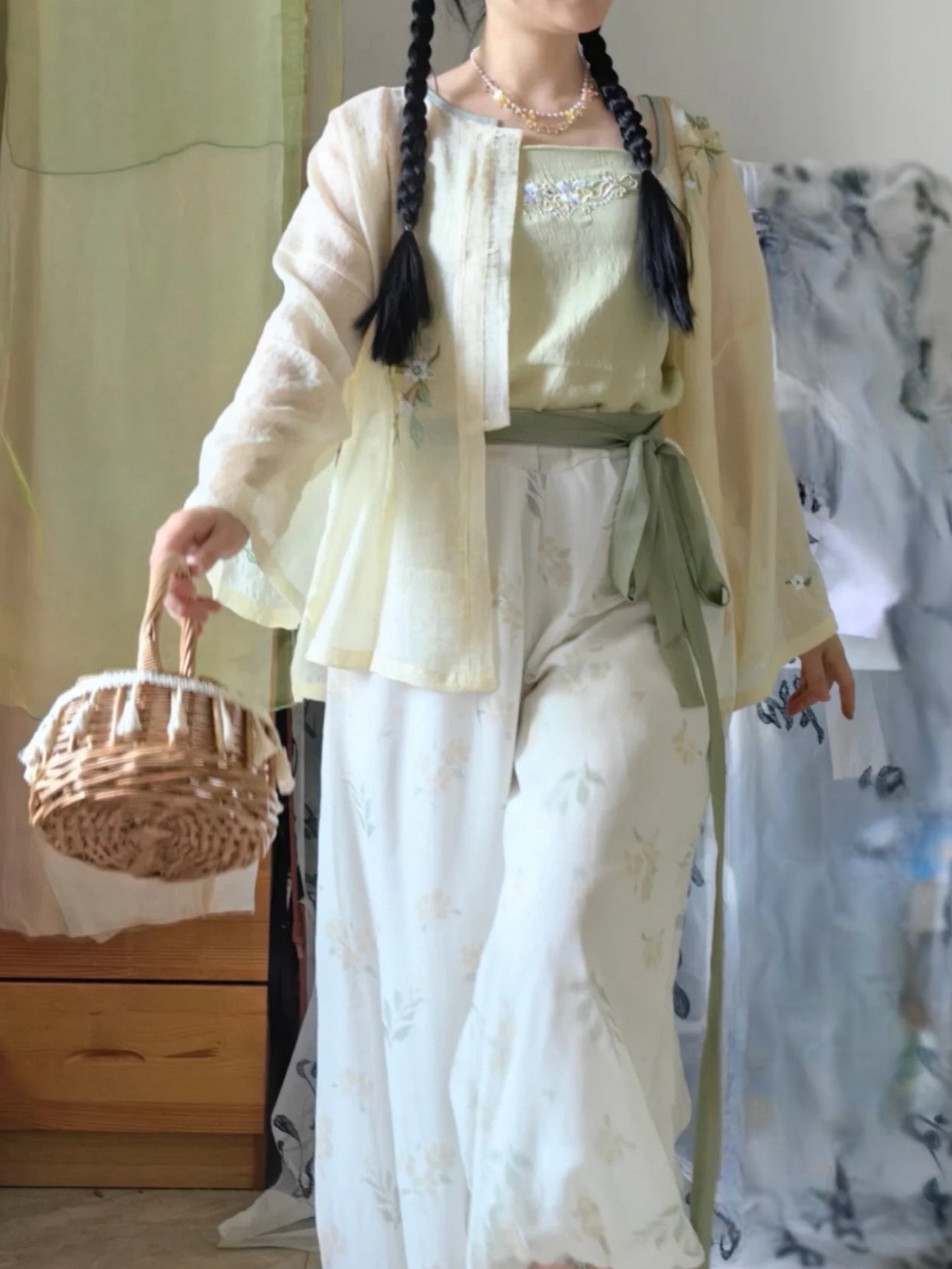 Hanfu Modified Women Amoy Lantern Pants Round Neck Shirt Embroidery Breathable Fresh Daily Set (Tunic + Camisole + Lantern Pants)