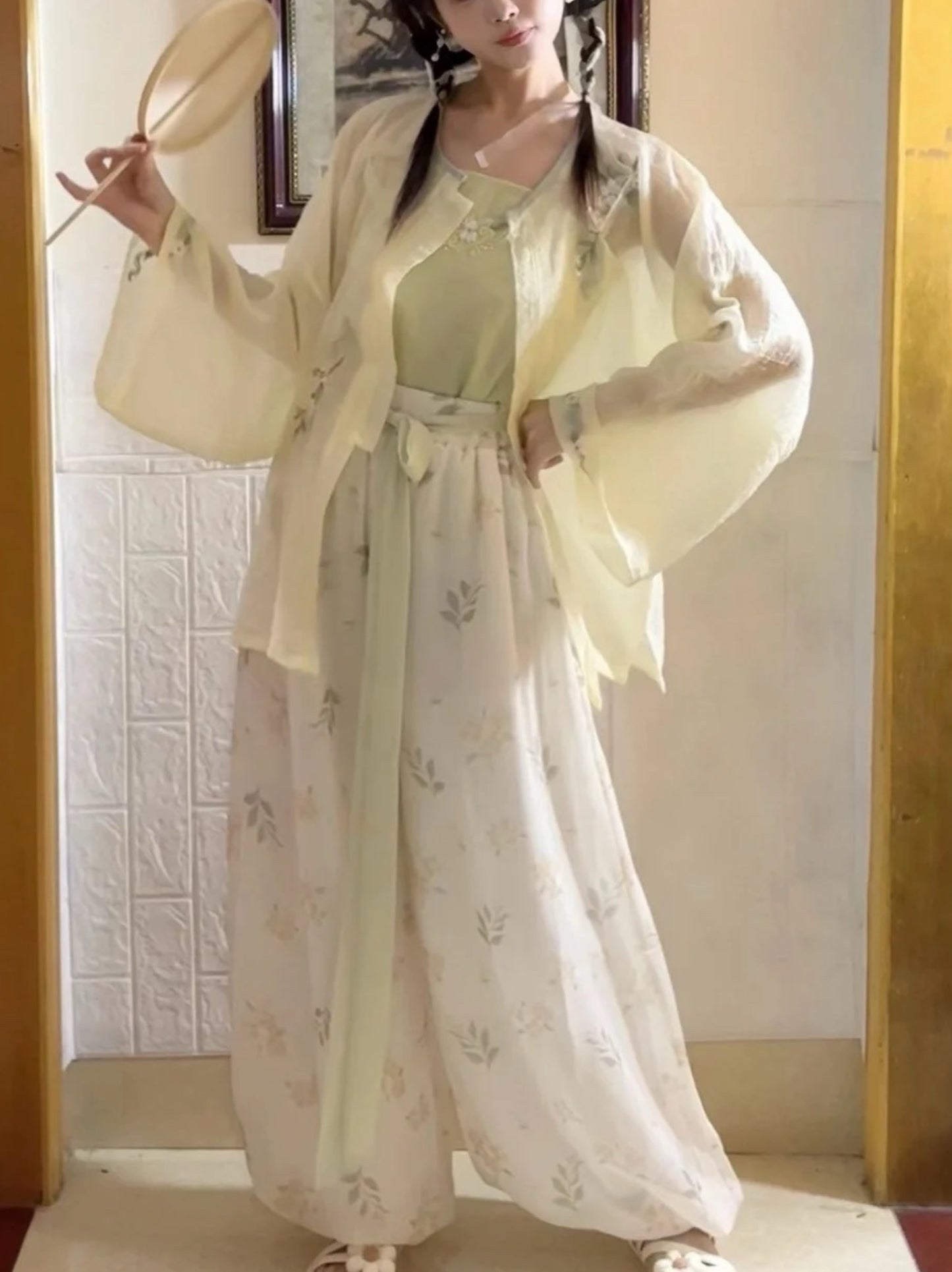 Hanfu Modified Women Amoy Lantern Pants Round Neck Shirt Embroidery Breathable Fresh Daily Set (Tunic + Camisole + Lantern Pants)